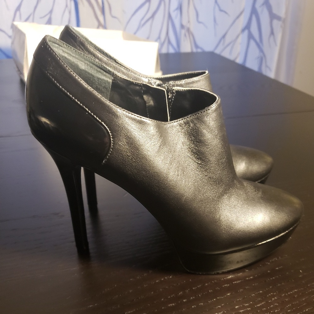 Nine West Platform Shooties Like New w/ Box